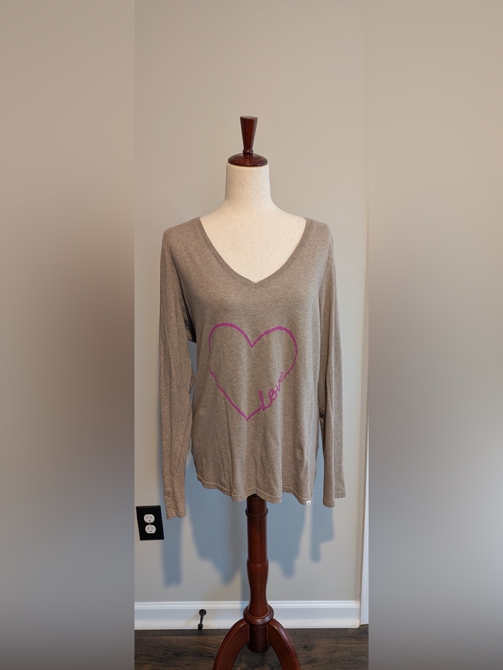 Pact Women’s Organic Cotton V-neck Long Sleeve Love Graphic Tee Size XL